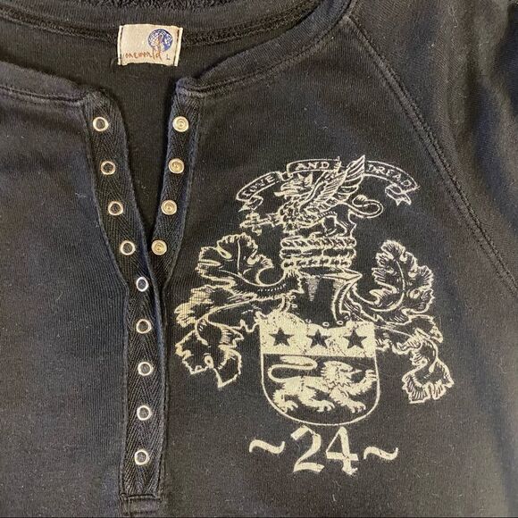 One World Fashion tshirt with embroidery style print - Picture 4 of 5